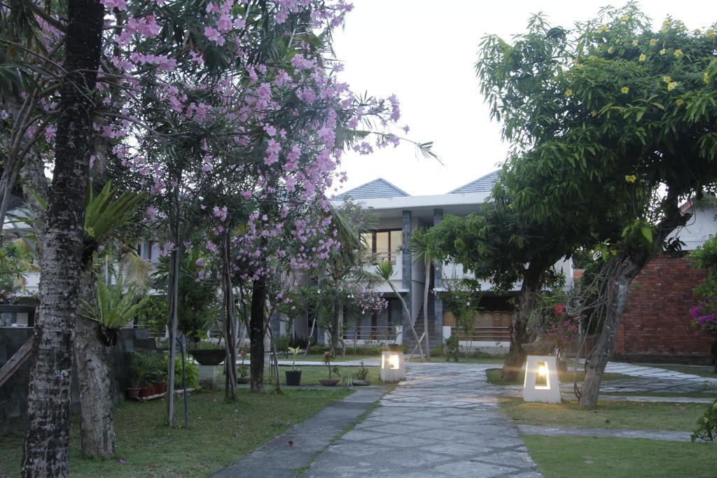 Alit Beach Resort And Villas Sanur Exteriör bild